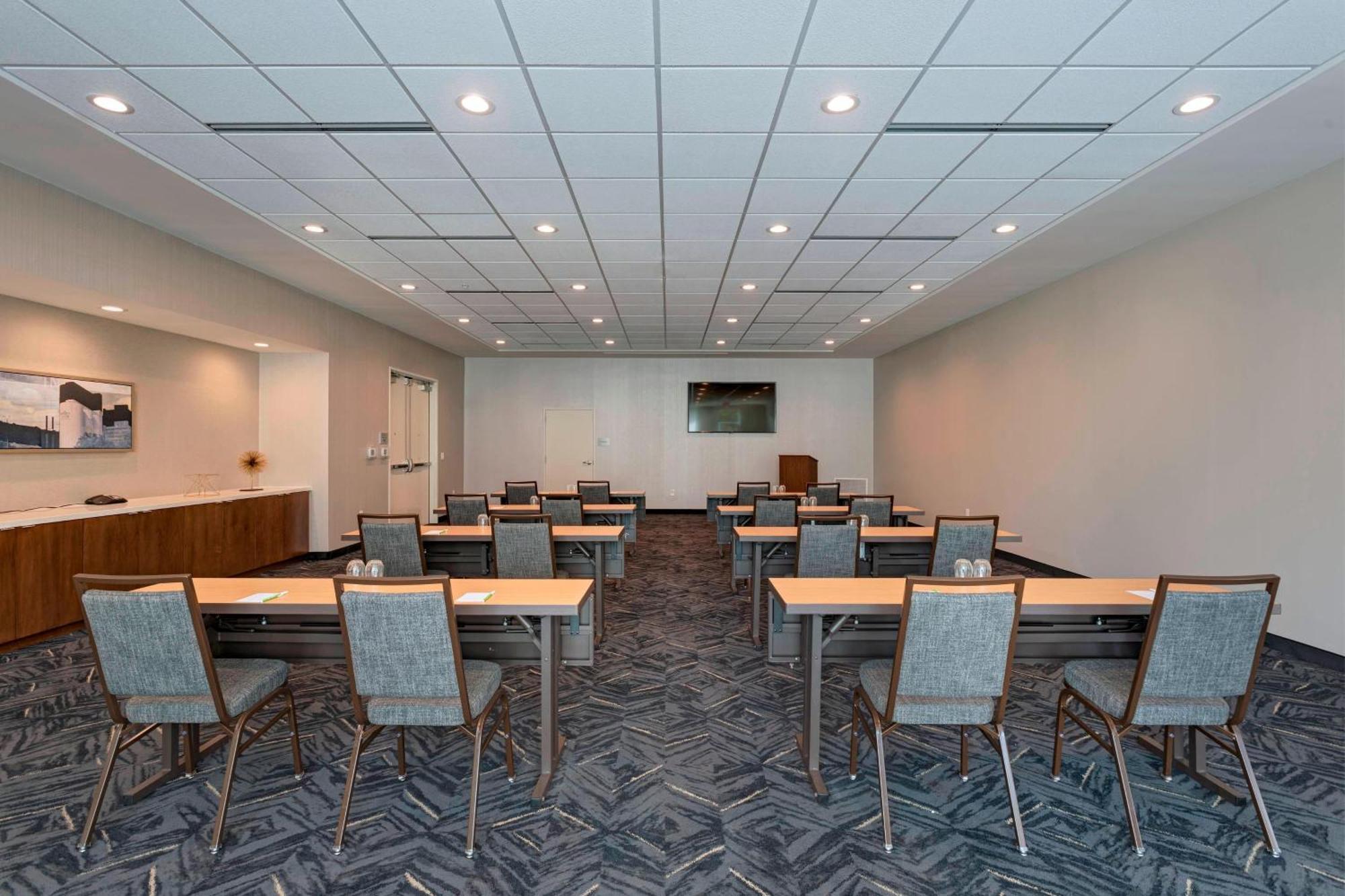 Courtyard By Marriott Houston Sugar Land/lake Pointe