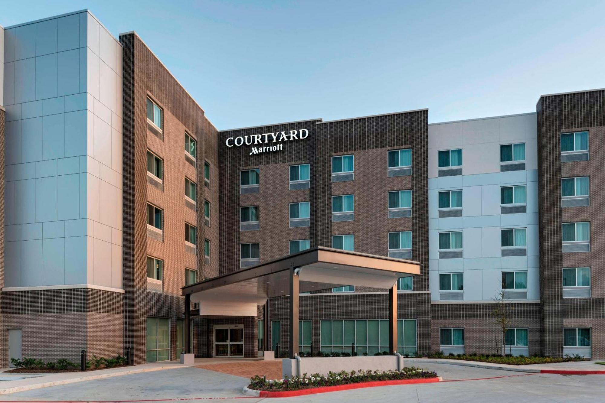 Courtyard By Marriott Houston Sugar Land/lake Pointe Hotel