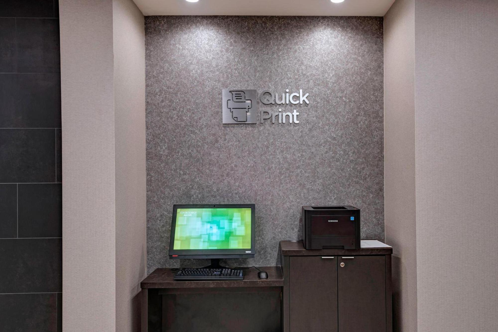 Courtyard By Marriott Houston Sugar Land/lake Pointe Hotel 3*