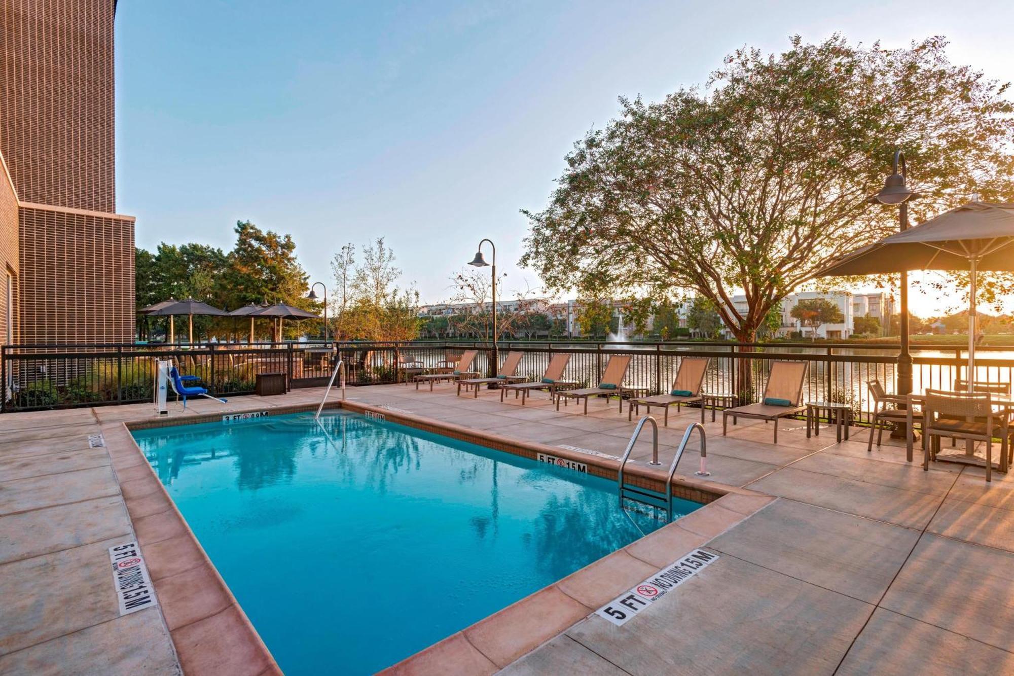 Courtyard By Marriott Houston Sugar Land/lake Pointe
