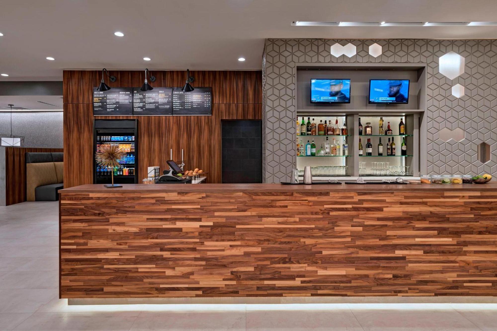 Courtyard By Marriott Houston Sugar Land/lake Pointe Hotel